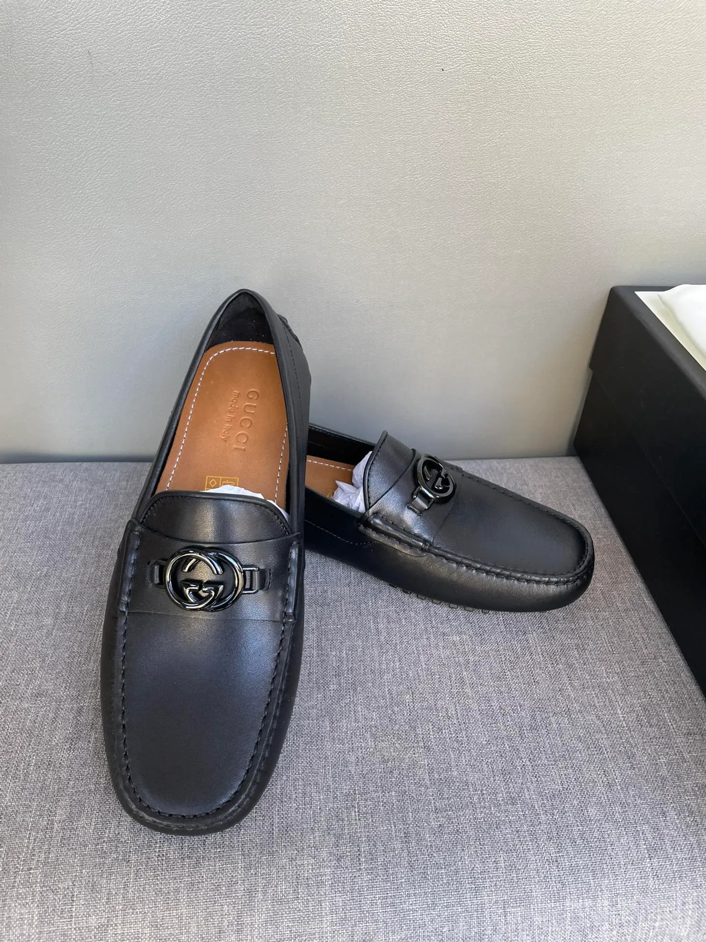 Batch 740💰[strong][strong][strong] Original order quality, new counter styles synchronized, Gucci counter new styles, handmade men's driving shoes, bean shoes, slip-on shoes, lazy shoes, exquisite hand-stitching, workmanship details comparable to the counters, Italian imported cowhide, water-dyed cowhide lining, tree paste leather feet, sweat-absorbent and odor-proof, off-white, black 39-44, large quantity in stock (38, 45 custom-made)